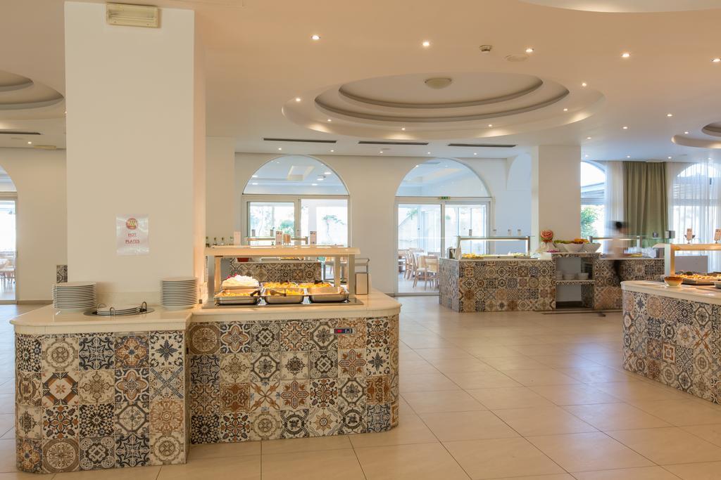 Sun Palace